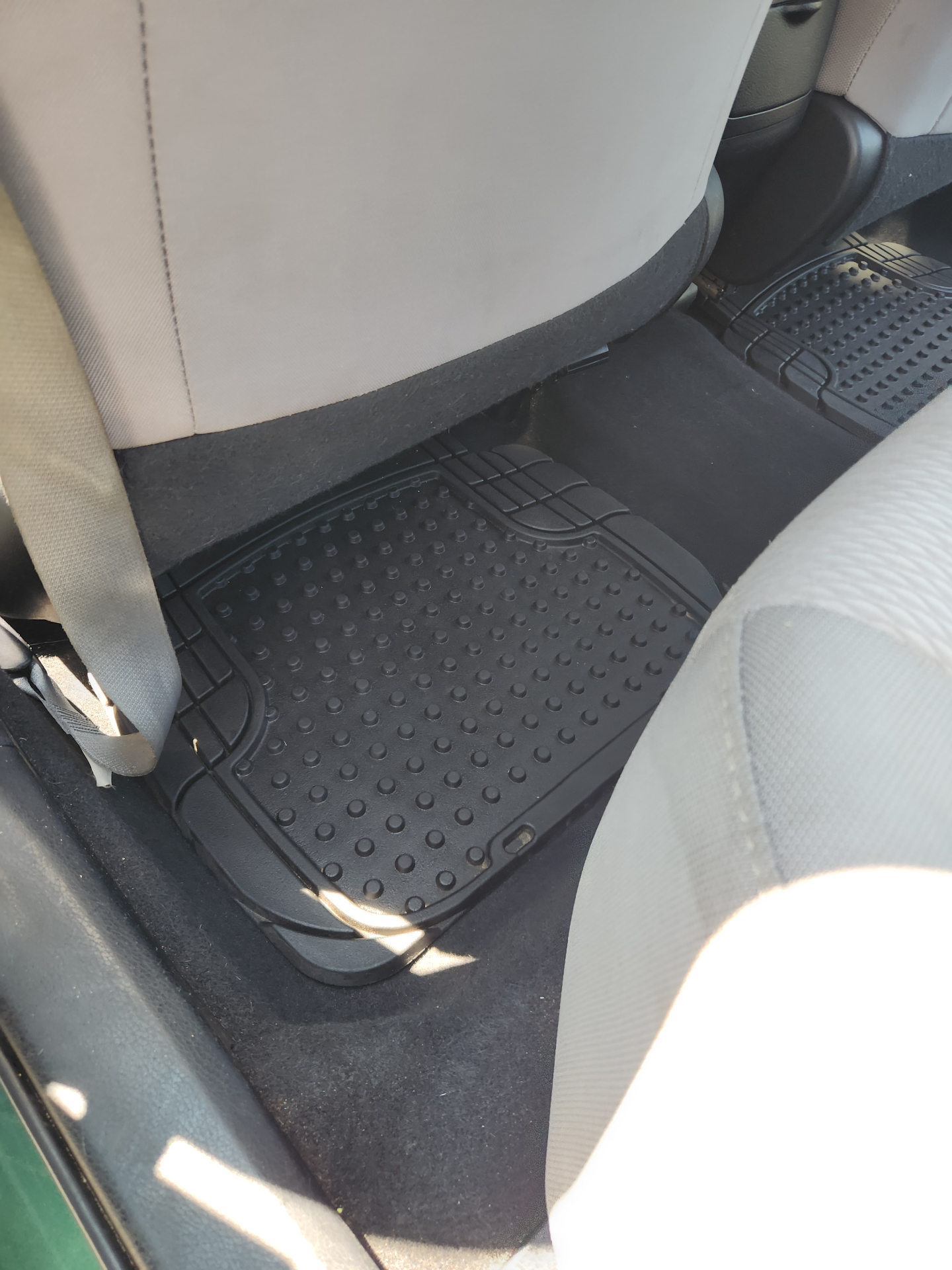 Interior Detail — Small Sedan photo 2