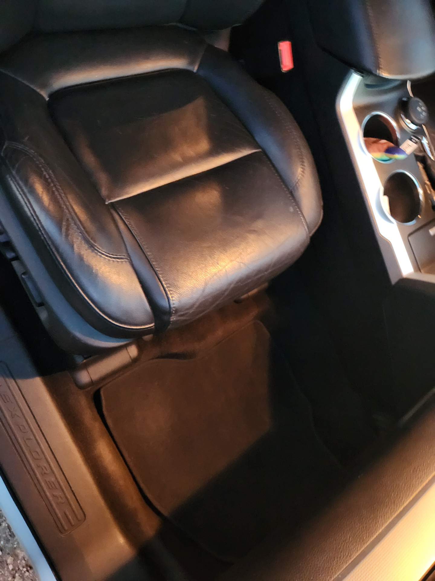 Interior Detail — Ford Explorer photo 1