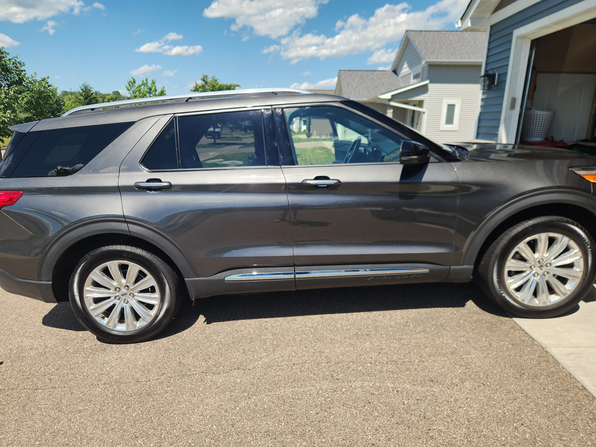 Exterior Detail — Ford Explorer photo 1