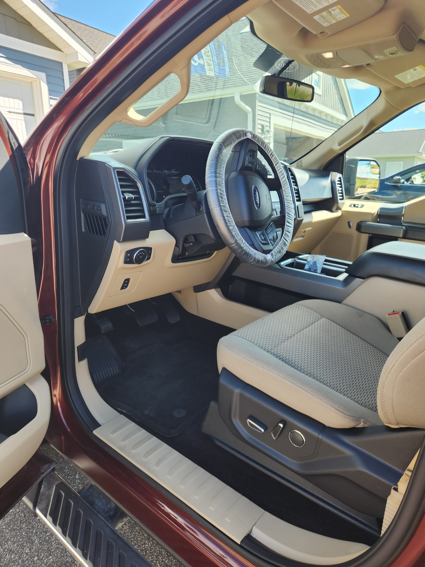 Interior Detail — Ford F-150 photo 1