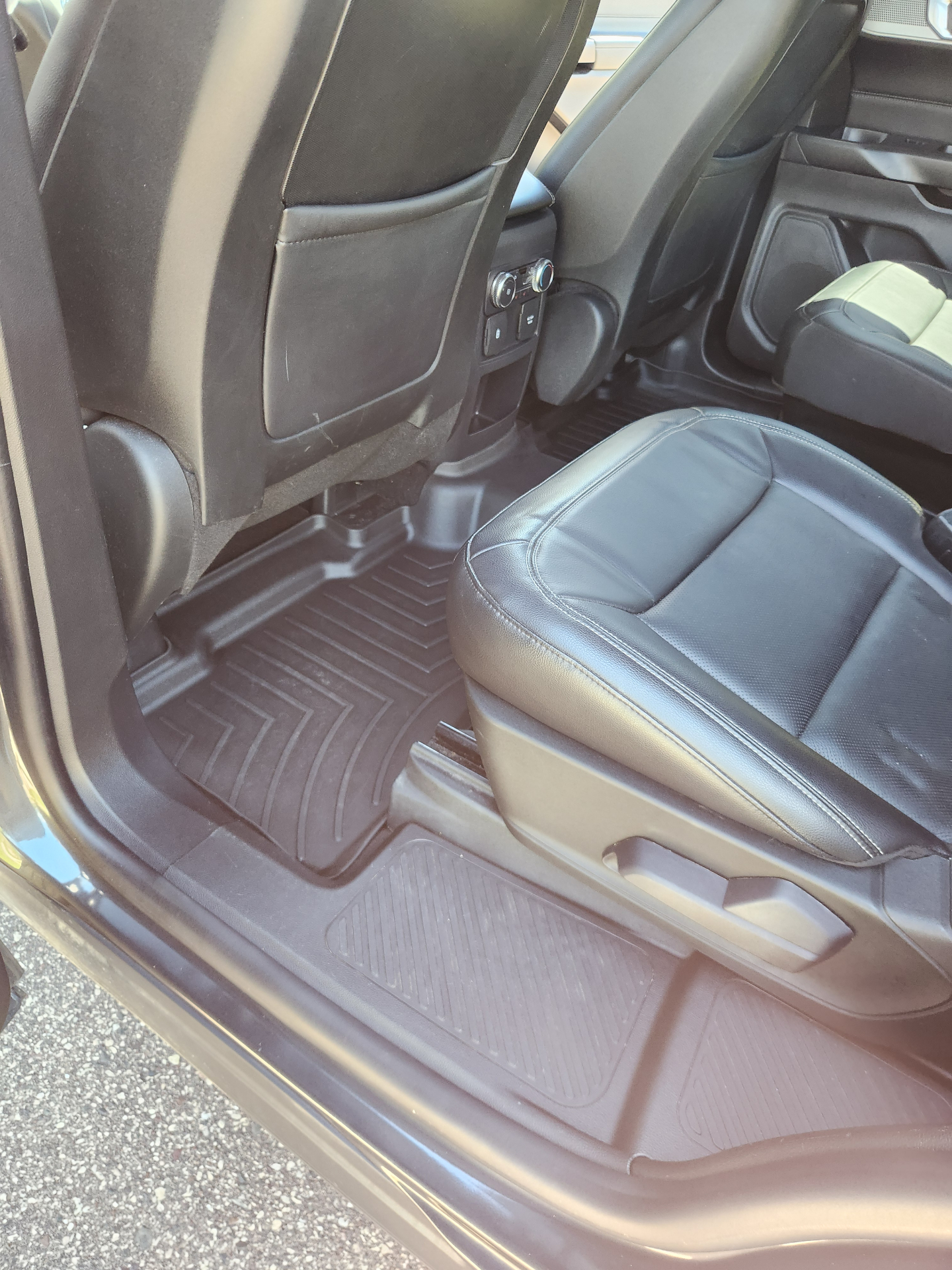 Interior Detail — Ford Explorer photo 3