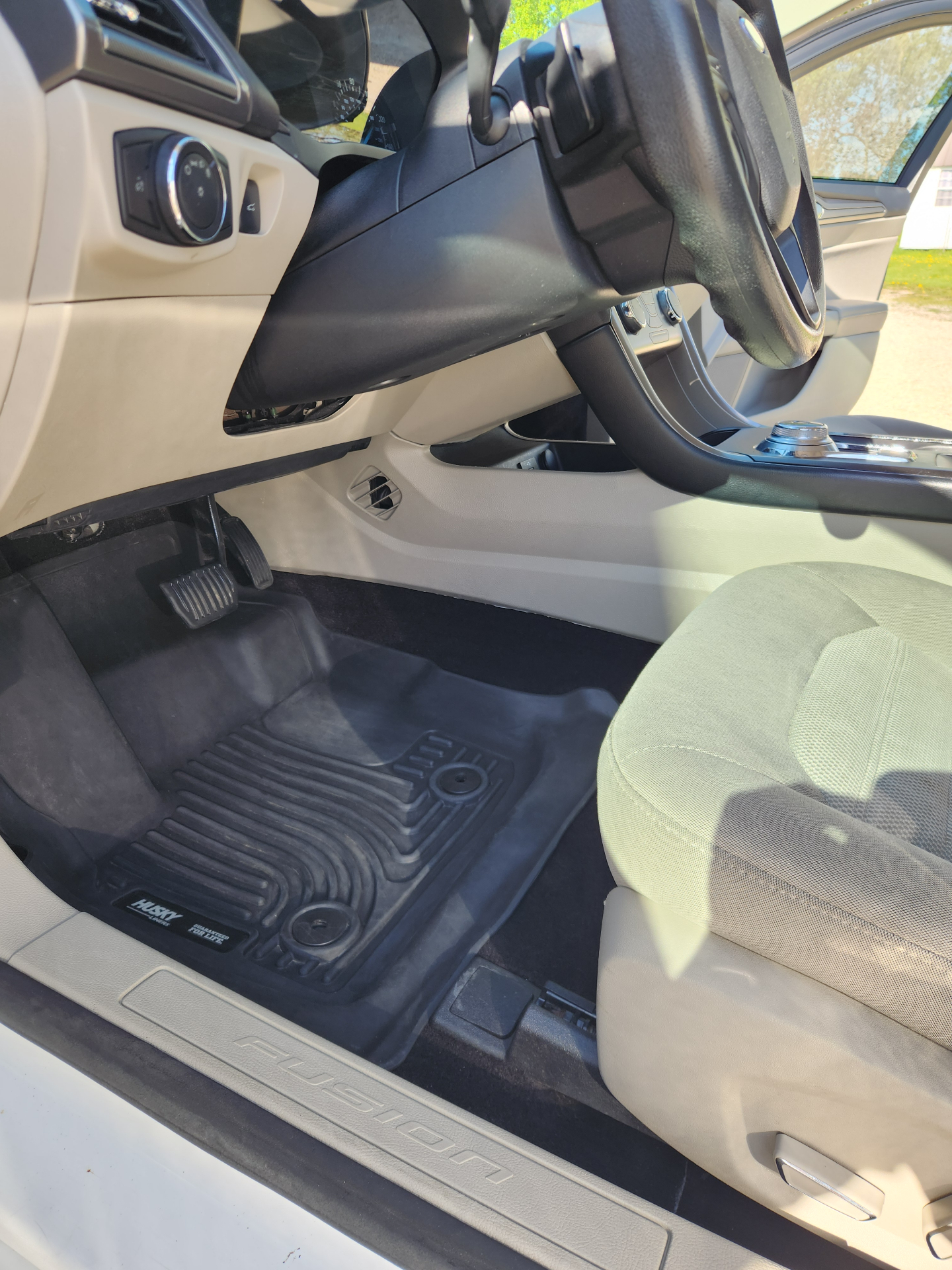 Interior Detail — Ford Fusion photo 1