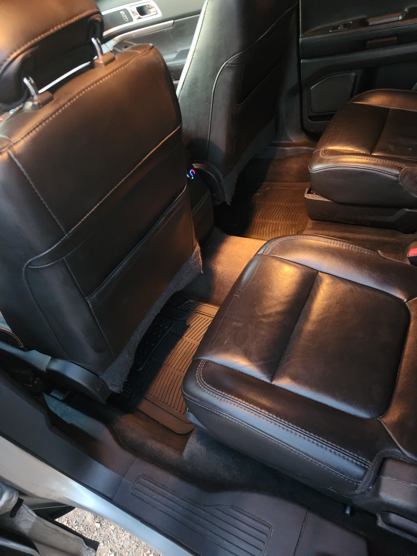 Interior Detail — Ford Explorer photo 3