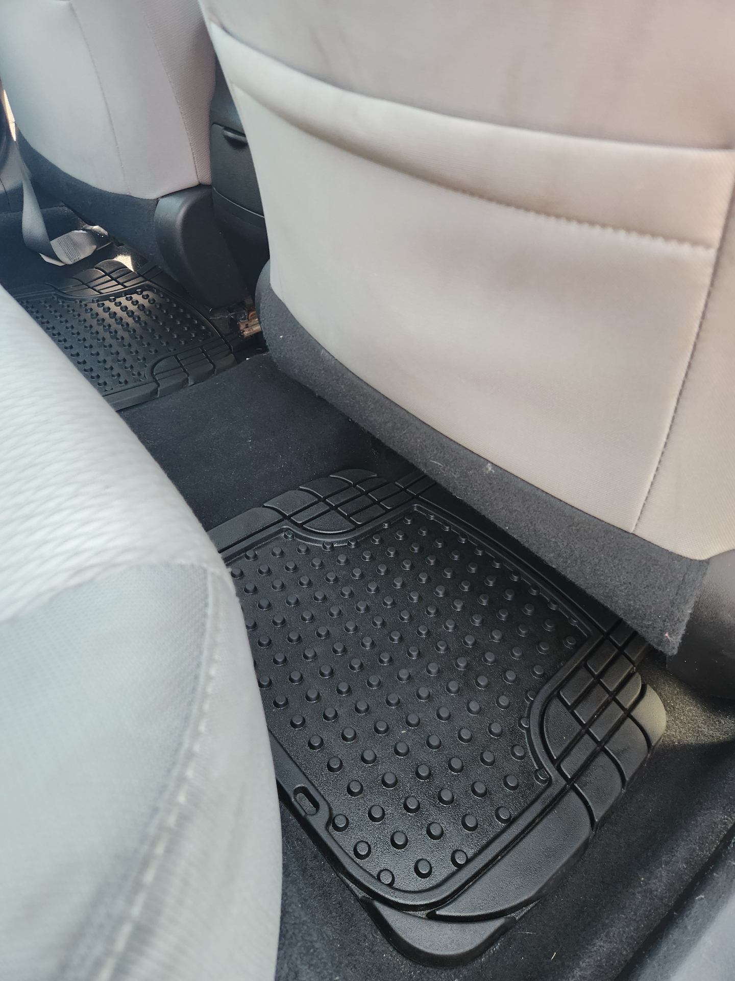 Interior Detail — Small Sedan photo 1