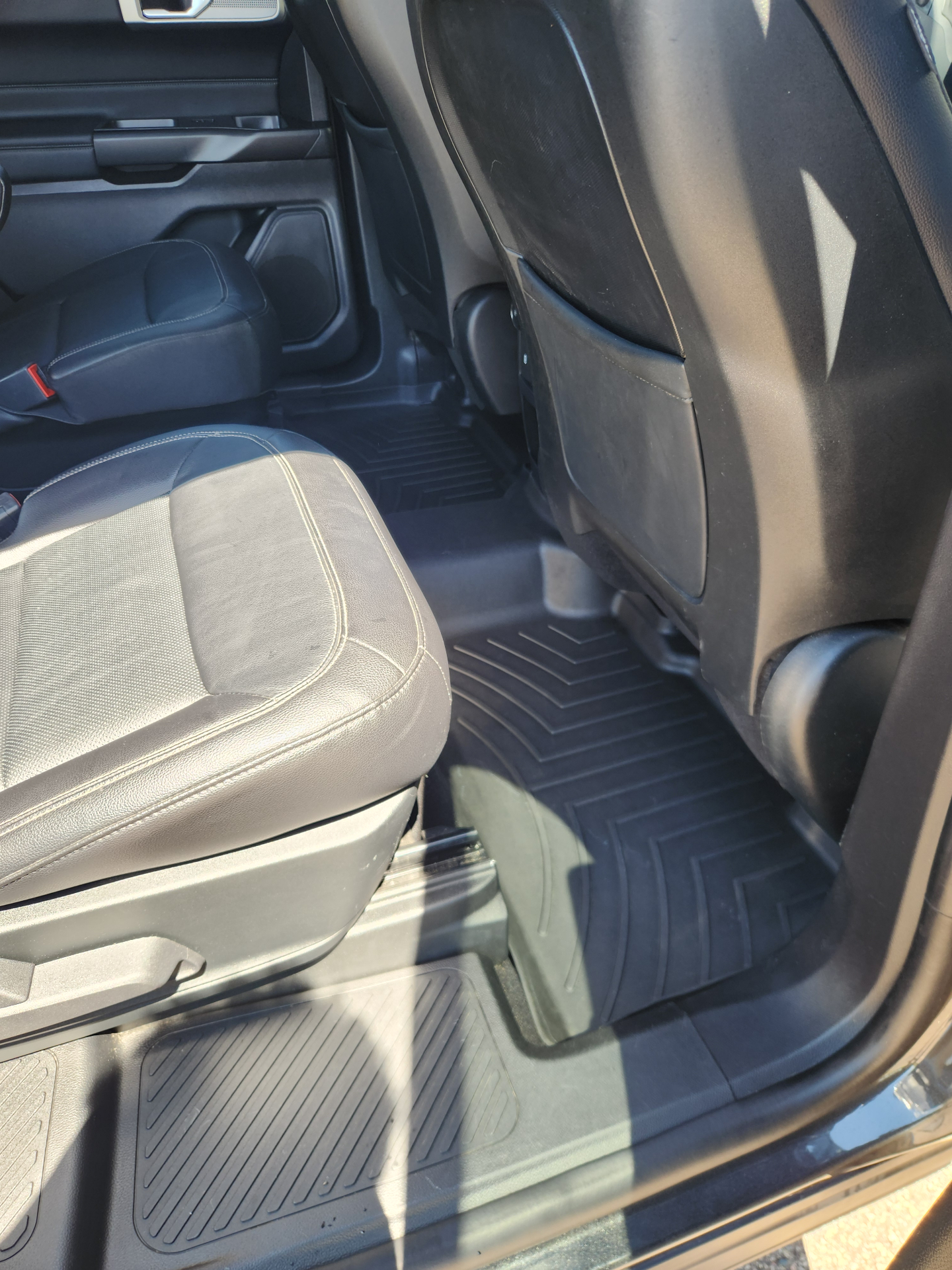 Interior Detail — Ford Explorer photo 2